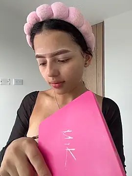 Snapshot of Sofia18_pinkk chatting on 02-10-26, 08:02 Sofia18 pinkk online show from 02-10-26, 08:02