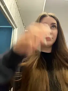 KiraBarlows online show from 04-11-26, 07:29