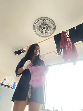 Lili  taylor online show from 09-25-25, 12:20