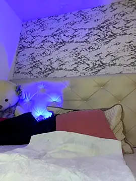 Lili  taylor online show from 10-16-25, 12:44