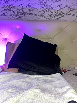 Lili  taylor online show from 11-04-25, 04:22