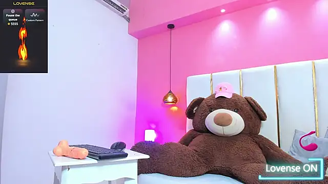 Alliison fox online show from 10-30-25, 01:23