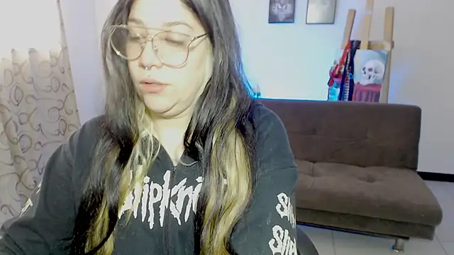 sharonnleon online show from 11-07-25, 05:02