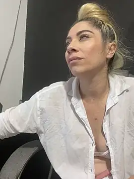 viktoria davis  online show from 03-15-25, 01:19