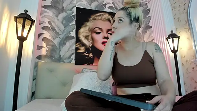 Snapshot of viktoria_davis_ chatting on 07-21-26, 02:36 viktoria davis online show from 07-21-26, 02:36