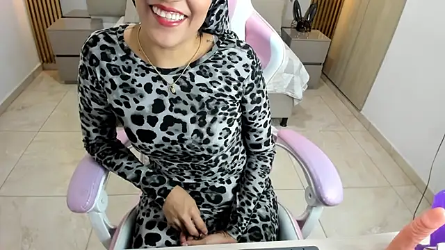 Zulema hamdi online show from 02-20-25, 02:57