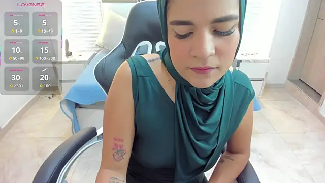 Snapshot of Zulema_hamdi chatting on 10-27-25, 12:09 Zulema hamdi online show from 10-27-25, 12:09