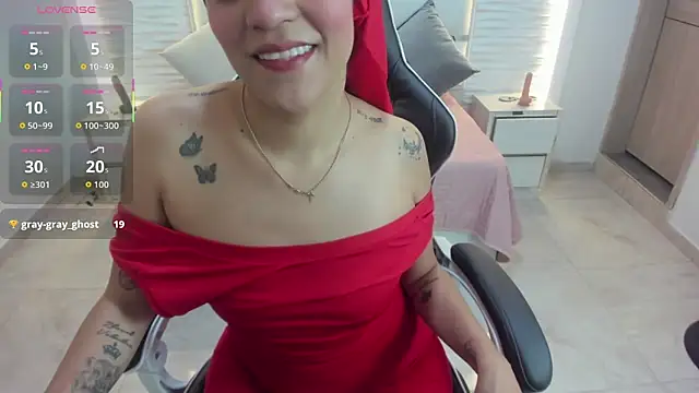 Snapshot of Zulema_hamdi chatting on 10-31-25, 10:05 Zulema hamdi online show from 10-31-25, 10:05