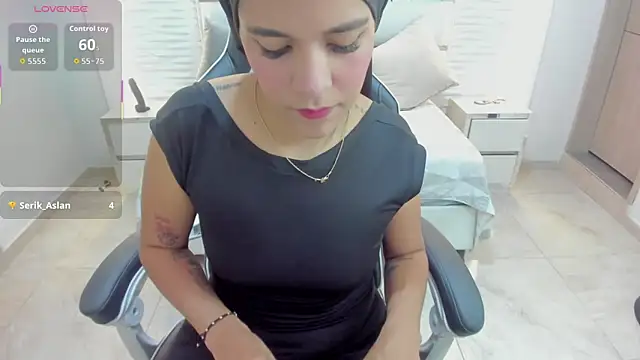 Snapshot of Zulema_hamdi chatting on 11-04-25, 12:04 Zulema hamdi online show from 11-04-25, 12:04