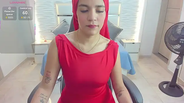 Snapshot of Zulema_hamdi chatting on 11-12-25, 11:10 Zulema hamdi online show from 11-12-25, 11:10