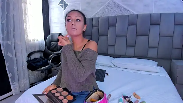 Snapshot of DalayMoore chatting on 09-20-25, 04:52 DalayMoore online show from 09-20-25, 04:52