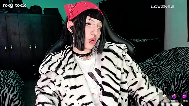 roxy toxic online show from 11-08-25, 03:29