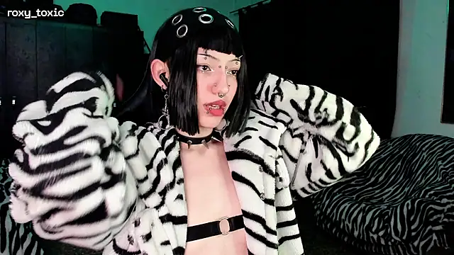 roxy toxic online show from 11-15-25, 02:20