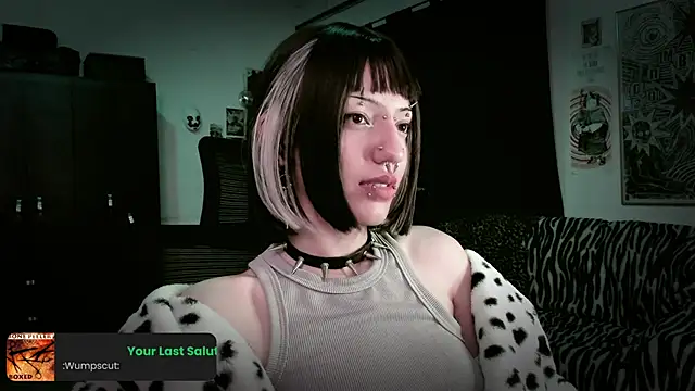 Snapshot of roxy_toxic chatting on 05-15-26, 11:34 roxy toxic online show from 05-15-26, 11:34