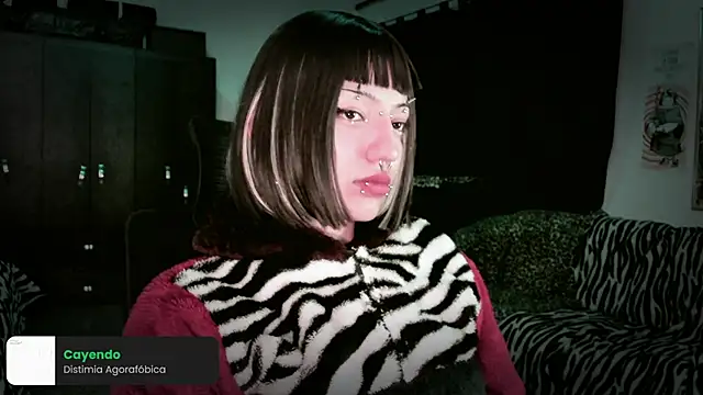 Snapshot of roxy_toxic chatting on 05-21-26, 12:39 roxy toxic online show from 05-21-26, 12:39
