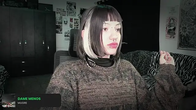 Snapshot of roxy_toxic chatting on 06-09-26, 12:44 roxy toxic online show from 06-09-26, 12:44