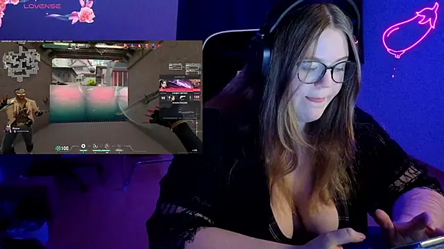 EveBaker04 online show from 12-18-25, 08:15