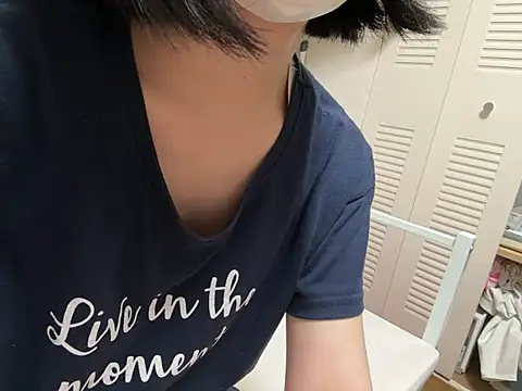 Snapshot of riri_riri_jp chatting on 06-15-26, 11:12 riri riri jp online show from 06-15-26, 11:12