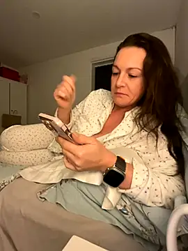 Snapshot of GoddessLucyRose chatting on 10-15-25, 09:04 GoddessLucyRose online show from 10-15-25, 09:04