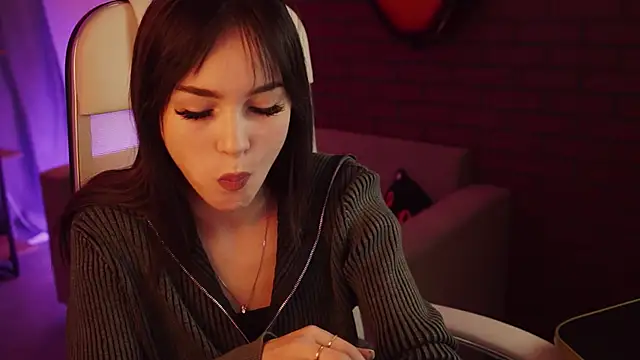 Snapshot of DakotaaJohnnson chatting on 03-21-25, 08:28 DakotaaJohnnson online show from 03-21-25, 08:28