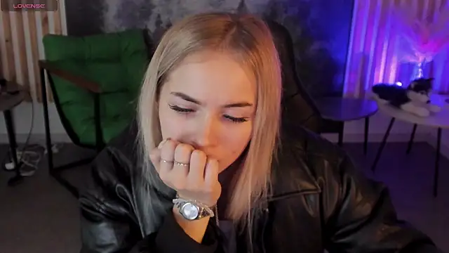 Snapshot of DakotaaJohnnson chatting on 11-06-25, 09:10 DakotaaJohnnson online show from 11-06-25, 09:10