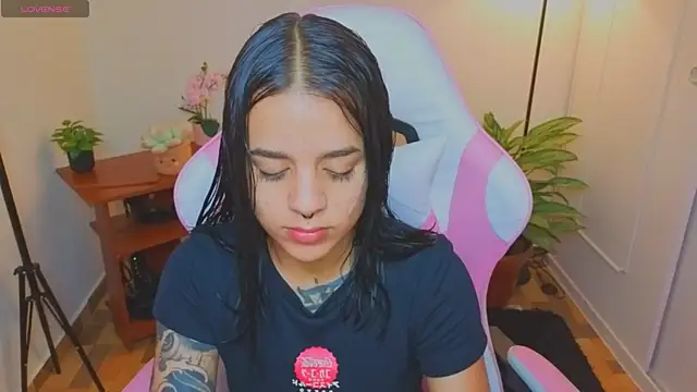 Nicole Foxx  online show from 06-18-26, 08:02