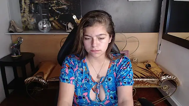 Snapshot of Kitten_Cam chatting on 10-19-25, 12:28 Kitten Cam online show from 10-19-25, 12:28