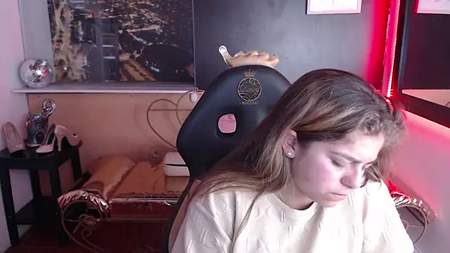 Snapshot of Kitten_Cam chatting on 10-22-25, 08:52 Kitten Cam online show from 10-22-25, 08:52