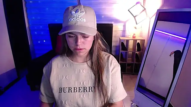 Snapshot of Kitten_Cam chatting on 11-07-25, 03:17 Kitten Cam online show from 11-07-25, 03:17