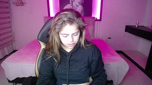 Snapshot of Kitten_Cam chatting on 11-11-25, 02:55 Kitten Cam online show from 11-11-25, 02:55