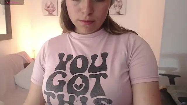 Snapshot of Kitten_Cam chatting on 12-14-25, 05:07 Kitten Cam online show from 12-14-25, 05:07