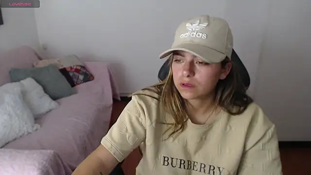 Snapshot of Kitten_Cam chatting on 12-20-25, 11:23 Kitten Cam online show from 12-20-25, 11:23