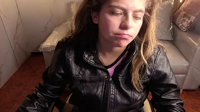 Snapshot of Kitten_Cam chatting on 01-11-26, 06:02 Kitten Cam online show from 01-11-26, 06:02