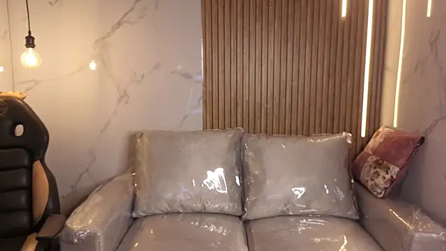 Snapshot of Kitten_Cam chatting on 01-12-26, 02:22 Kitten Cam online show from 01-12-26, 02:22