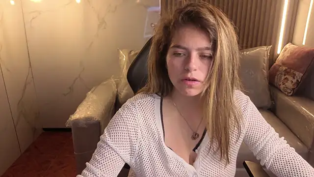 Snapshot of Kitten_Cam chatting on 01-14-26, 03:34 Kitten Cam online show from 01-14-26, 03:34