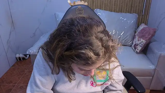 Snapshot of Kitten_Cam chatting on 01-15-26, 05:05 Kitten Cam online show from 01-15-26, 05:05