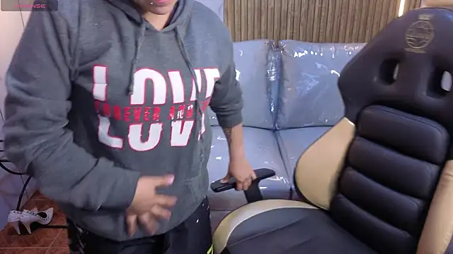 Snapshot of Kitten_Cam chatting on 02-08-26, 03:54 Kitten Cam online show from 02-08-26, 03:54