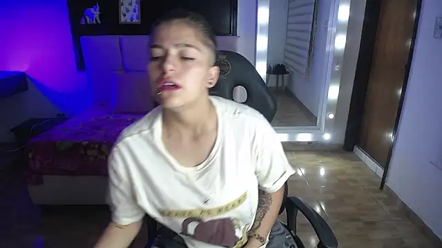 Snapshot of Kitten_Cam chatting on 02-22-26, 01:09 Kitten Cam online show from 02-22-26, 01:09