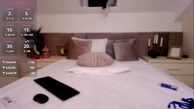 Snapshot of EllaWhiteX chatting on 01-20-25, 10:15 EllaWhiteX online show from 01-20-25, 10:15