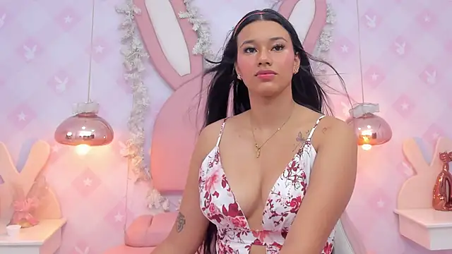 Snapshot of LIA_SWAN_ chatting on 01-11-26, 04:06 LIA SWAN online show from 01-11-26, 04:06