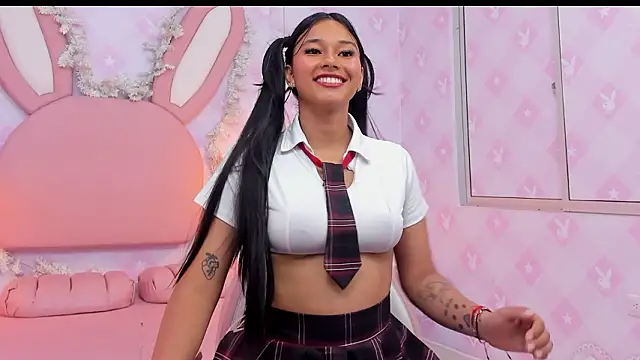 Snapshot of LIA_SWAN_ chatting on 02-01-26, 04:00 LIA SWAN online show from 02-01-26, 04:00