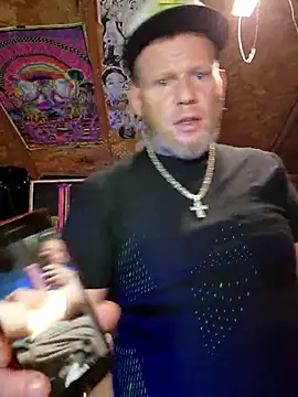johnnybigcock83 online show from 03-05-25, 02:36