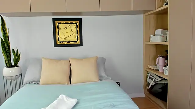 hailey thompsonX online show from 04-08-26, 09:26