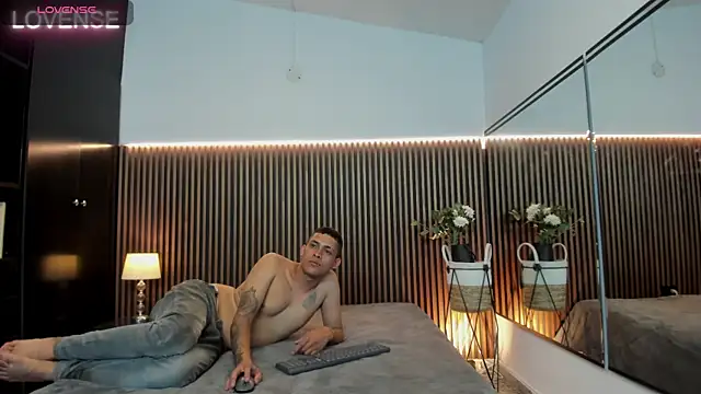 Snapshot of alicia_chris chatting on 02-08-25, 03:52 alicia chris online show from 02-08-25, 03:52