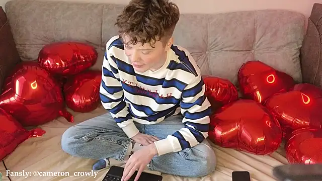 Snapshot of cameron-crowly chatting on 02-14-25, 10:49 cameron-crowly online show from 02-14-25, 10:49