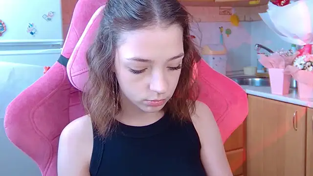 PamBeesly online show from 03-10-26, 08:19