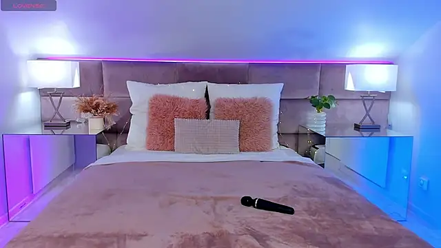 Snapshot of SusanBlair chatting on 10-26-25, 01:28 SusanBlair online show from 10-26-25, 01:28