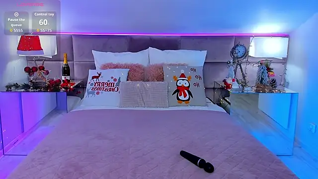 Snapshot of SusanBlair chatting on 12-17-25, 01:28 SusanBlair online show from 12-17-25, 01:28