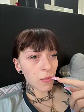 Ciara2004 online show from 12-16-25, 09:36