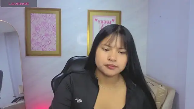 Snapshot of Paulette_v chatting on 04-24-26, 01:02 Paulette v online show from 04-24-26, 01:02